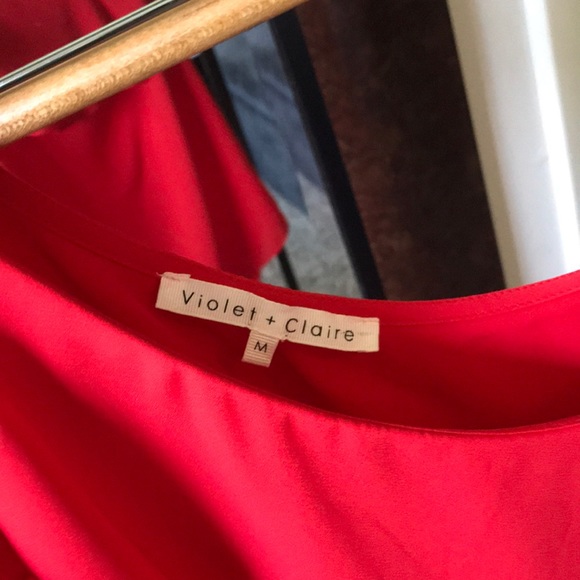 Asymmetrical red ruffle top size Medium - Picture 3 of 4